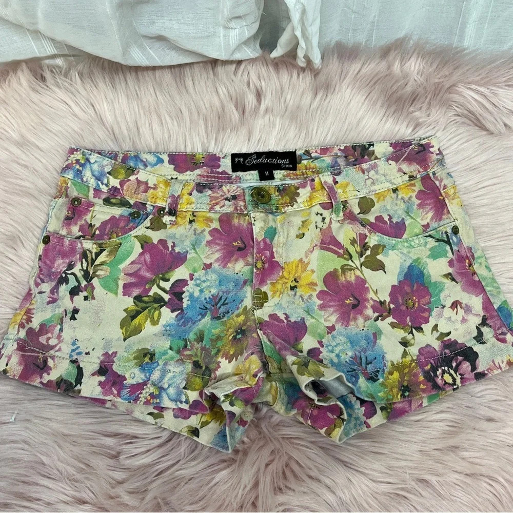 Floral seduction, short shorts size 11